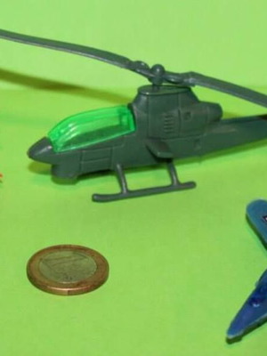 Set of 2 plastic airplanes and 1 helicopter used in very good condition