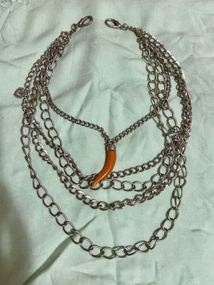 Necklace 5 strands vintage like new, excellent condition