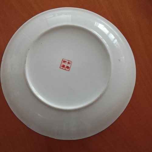 Decorative deep plate like new with rich Chinese export porcelain painting