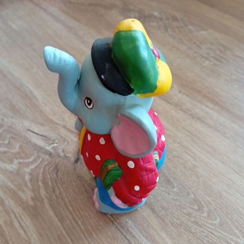 Decorative elephant figurine new, height about 10cm