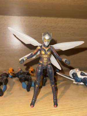 Wasp Marvel Legends figure like new