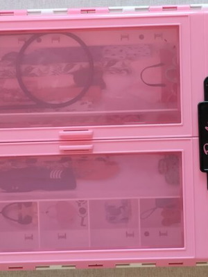 Barbie Wardrobe Case like new