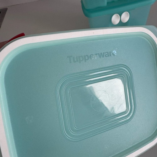 Tupperware FridgeSmart 2 pieces like new with 1 gift