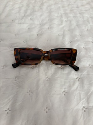 Leopard print sunglasses used with UV protection