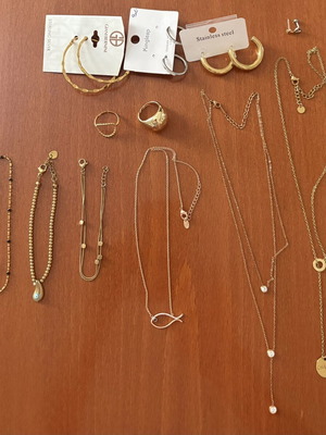 Stainless steel gold-tone jewelry set, 11 pieces