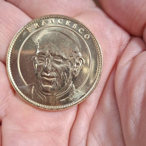 Souvenir Coin Notre Dame de Paris with Pope Francis and St John Paul II new