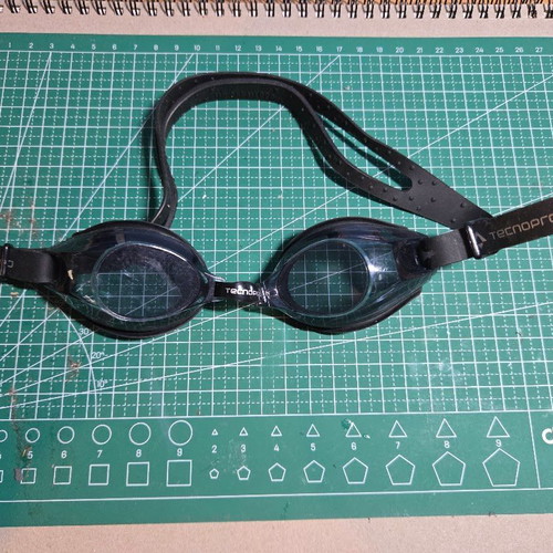 Tecnopro swimming goggles black with adjustable strap like new