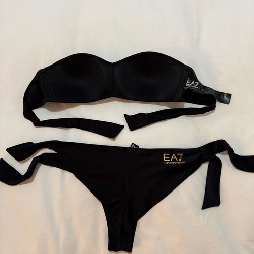 Emporio Armani бразилски бански нов, размери XS и S, черен