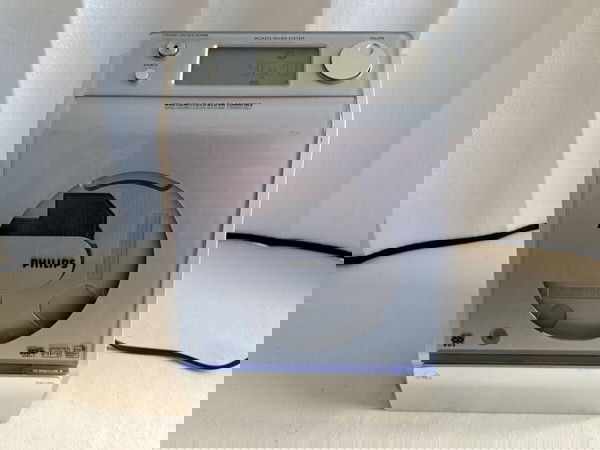 Микро аудио система Philips MCM 275 /FM радио /CD/ MP3/ USB/ AUX.