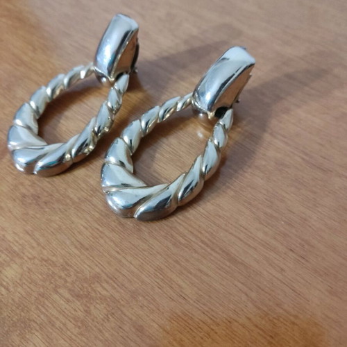 Vintage earrings with clips, long, gold color, excellent condition