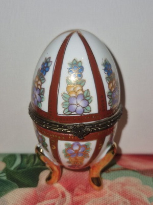 Limoge porcelain decorative egg like new