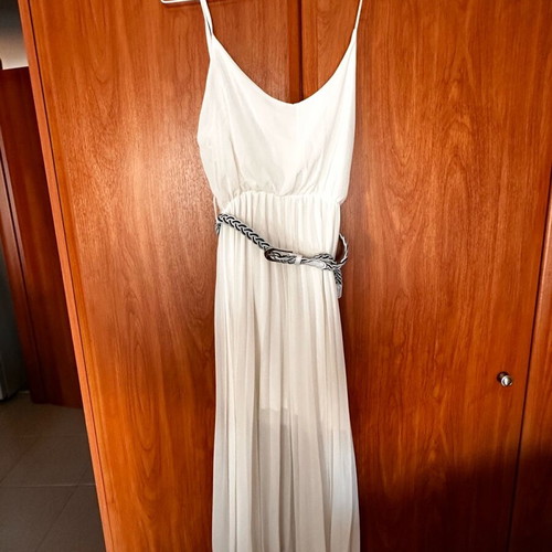 White dress small like new with belt and built-in slip