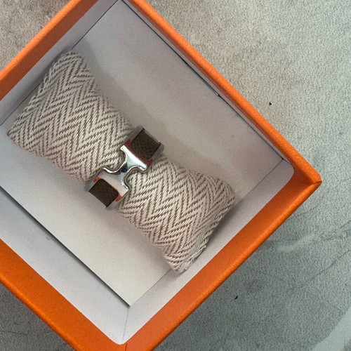 Hermes H Olympe Ring like new, etoupe with palladium hardware