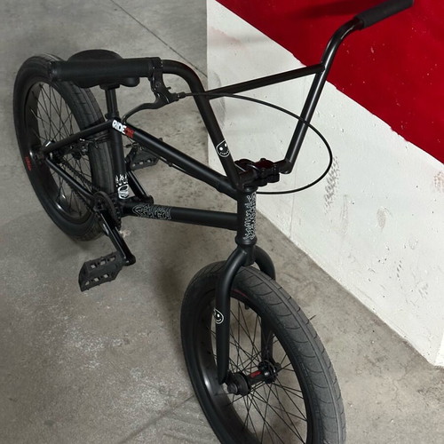 Stranger Royale 20" BMX freestyle bike like new, black, men's