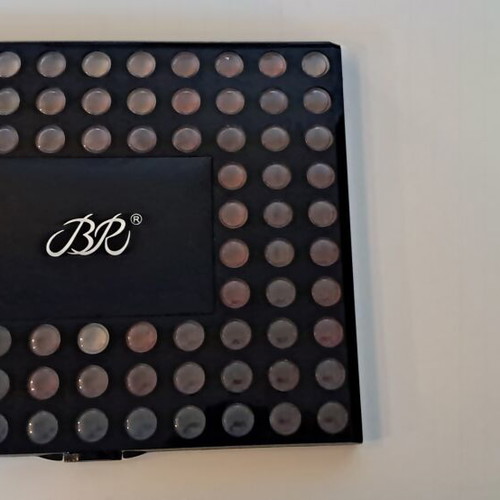 Eyeshadow palette with 98 shades like new
