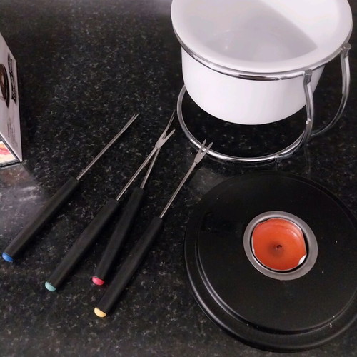 Vicko chocolate fondue like new with 4 forks