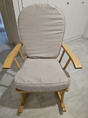 Nursing rocking chair like new