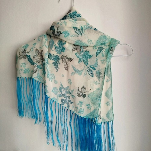 Sarong scarf like new with batik technique, floral patterns and fringes