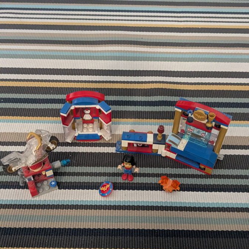 LEGO DC Super Hero Girls 41235 Wonder Woman Dorm Retired