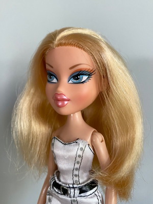 Bratz Fashion Designer Cloe doll 2008 used