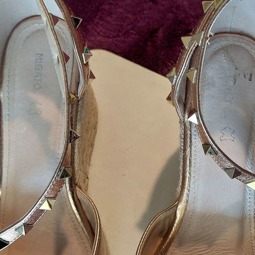 Migato platform sandals size 40-41, metallic pink with spikes