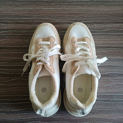 Women's athletic shoes used, size 37, beige