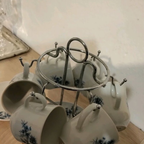 Coffee cups set of six with metal stand like new