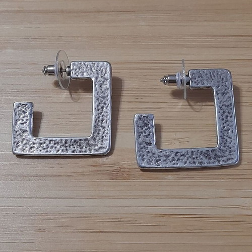 Earrings like new with unique shape and hammered silver design