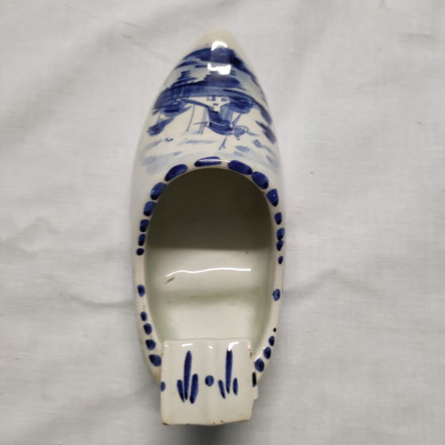 Ashtray shoe used, hand-painted porcelain from Delft Netherlands