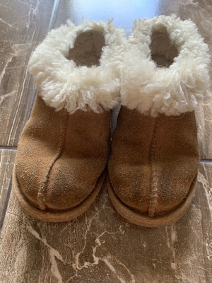 Ugg low boots used, size 32.5, beige