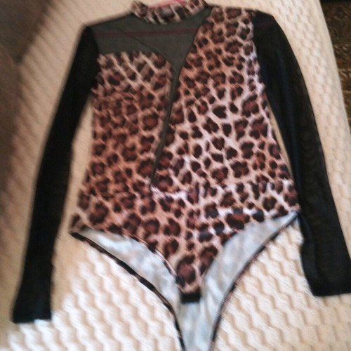 Leopard bodysuit like new with soft texture