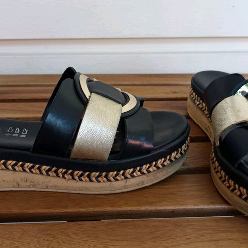 Softies Platform Sandals Size 38 Like New Black and Gold