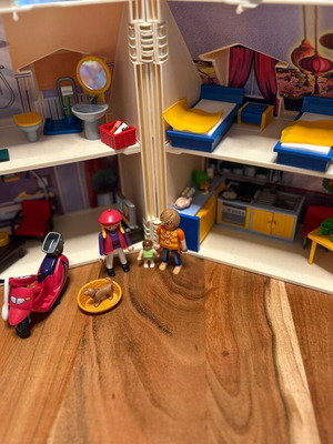 Playmobile house with kids room, pediatrician and extras like new