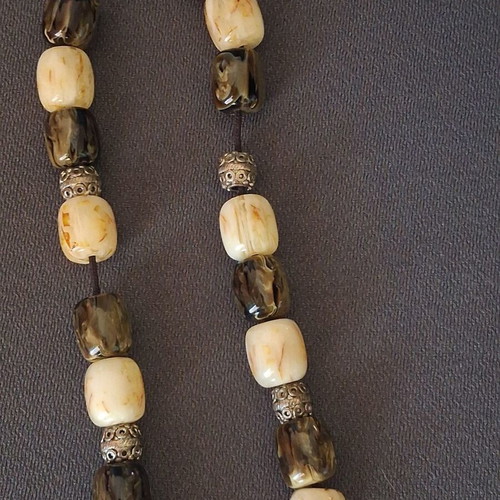 Vintage Komboloi with Metal Elements and Marble Effect like new