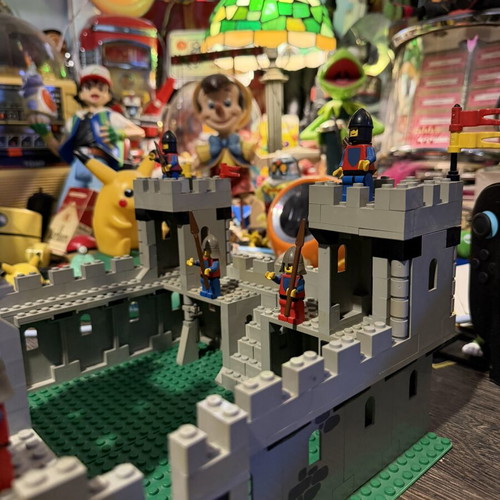 Lego Castle 6080 King’s Castle vintage, used with knights and accessories