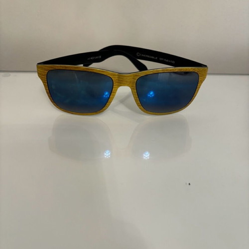 Incredible sunglasses used, durable, foldable 180 degrees