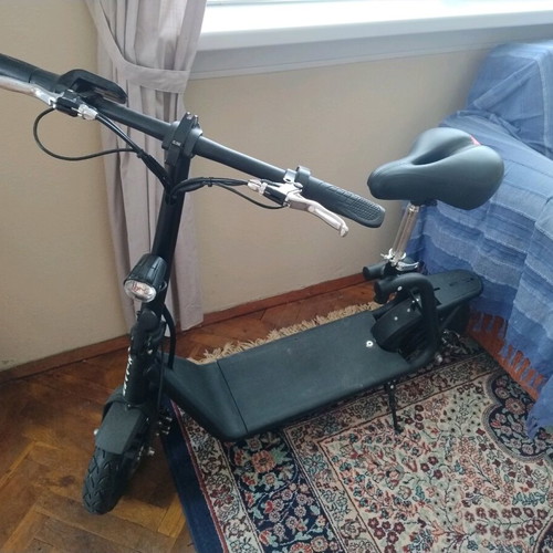 Electric scooter with seat like new