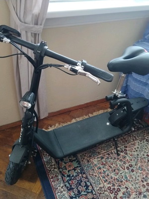 Electric scooter with seat like new