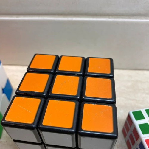 Set of 4 cubes like new, including 3x3, 3x3 mini, and 2x1