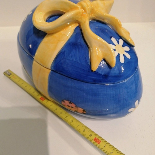 Vintage ceramic egg like new with lid and decorative details
