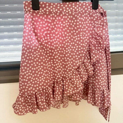 Shein short skirt in white and pink, like new, size M