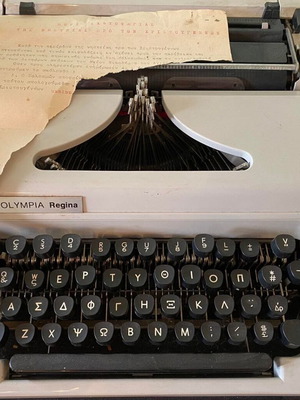 Olympia Regina typewriter used, Greek script