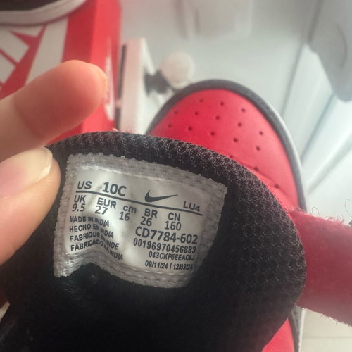 Nike kids athletic shoes size 27 like new, low boots black-red