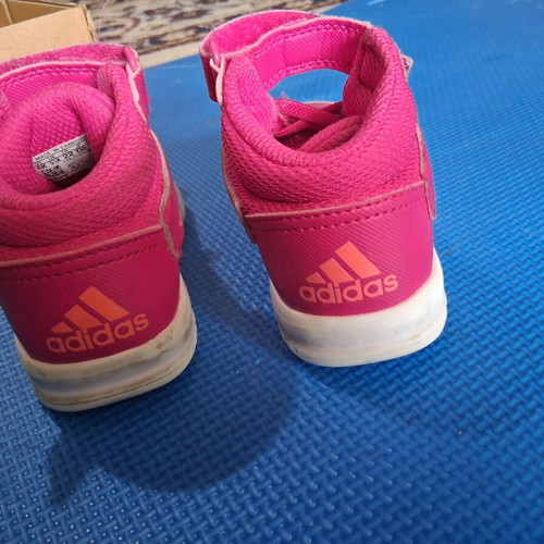 Adidas girls' athletic shoes used, high with elastic laces