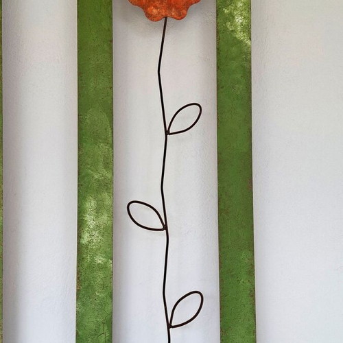 Set of 2 metal decorative frames used with embossed flower design