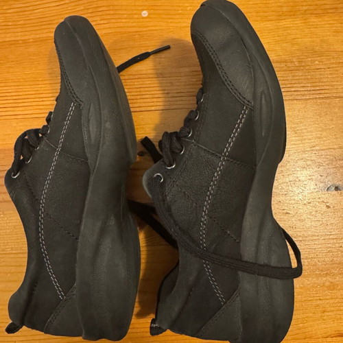 Γυναικεία δερμάτινα παπούτσια Clarks μέγεθος 36 μεταχειρισμένα, μαύρα