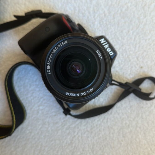 Nikon Digital Camera D3300 like new, charger missing