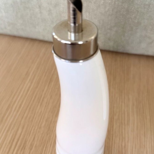 White oil and vinegar bottles new, minimal design, set of 2