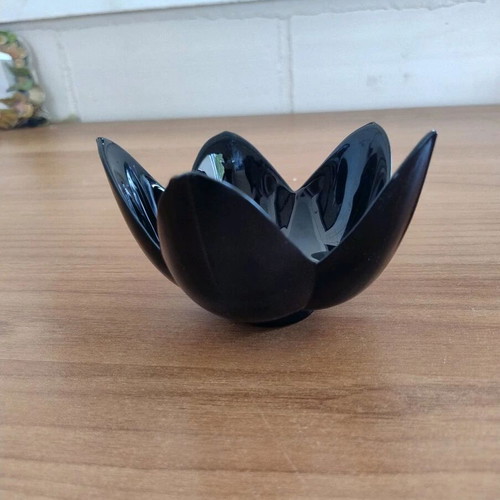 Ceramic flower-shaped decorative piece like new