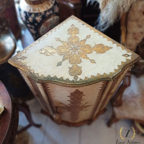 Classic corner cabinet with Florentine decorative motifs